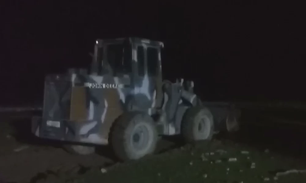 Αιφνιδίασε τους νησιώτες η Κυβέρνηση: Έστειλαν βράδυ γκρέιντερ & εκσκαπτικά για τις κλειστές δομές - Παλλεσβιακός ξεσηκωμός